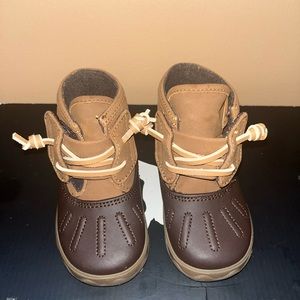 SIZE 4C BROWN SPERRY DUCK BOOTS